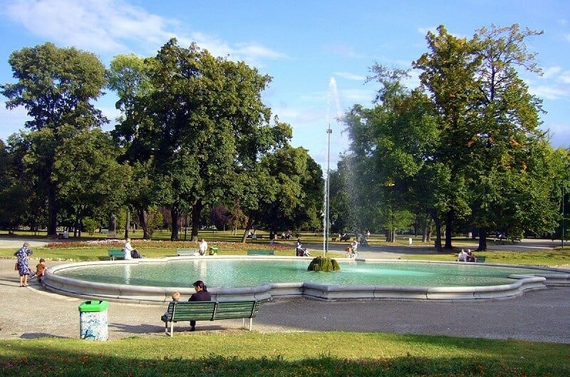 Parque Giardini Pubblici di Porta Venezia em Milão na Itália Parque Giardini Pubblici di Porta Venezia em Milão na Itália