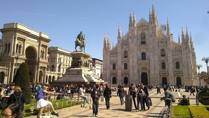 Piazza del Duomo em Milão na Itália Piazza del Duomo em Milão na Itália