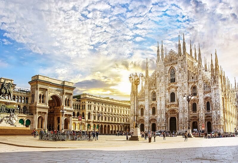 Piazza del Duomo em Milão na Itália Piazza del Duomo em Milão na Itália