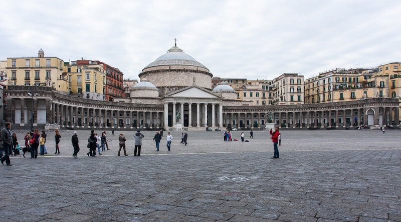 Piazza del Plebiscito em Nápoles na Itália Piazza del Plebiscito em Nápoles na Itália