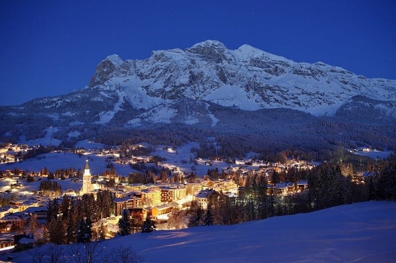 Vista noturna da Cortina d'Ampezzo Vista noturna da Cortina d'Ampezzo