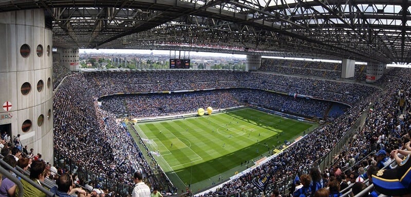 Estádio San Siro em Milão Estádio San Siro em Milão