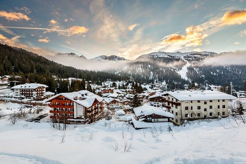 Estação de esqui Madonna di Campiglio na Itália Estação de esqui Madonna di Campiglio na Itália