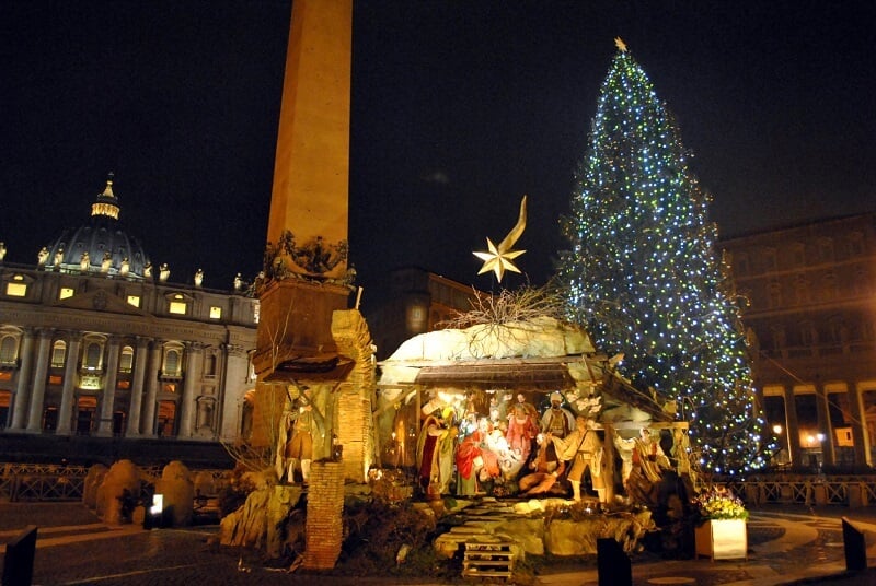 Árvore de Natal e presépio montados no Vaticano Árvore de Natal e presépio montados no Vaticano