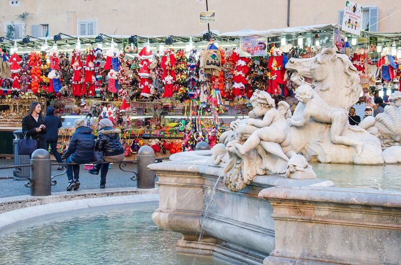 Mercado de Natal na Piazza Navona em Roma Mercado de Natal na Piazza Navona em Roma