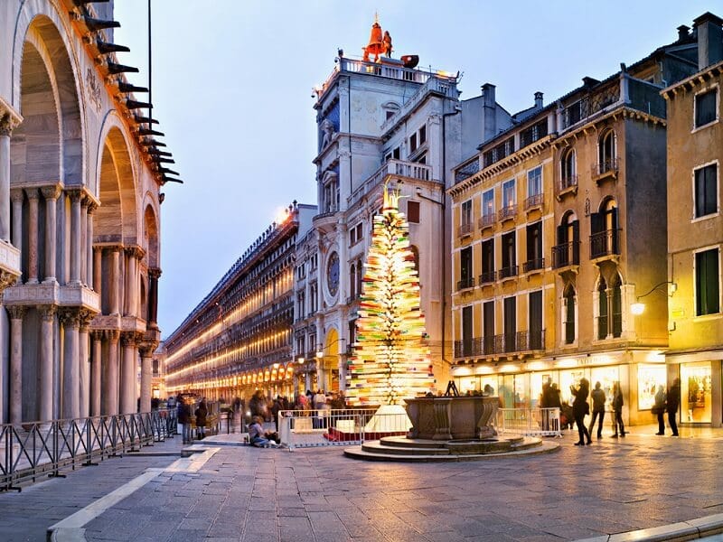 Árvore de Natal feita de vidro em Murano Árvore de Natal feita de vidro em Murano