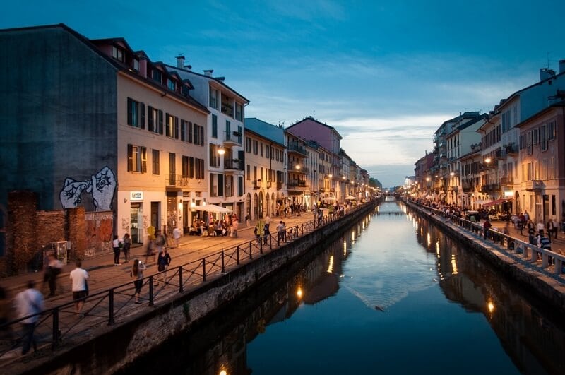 Bairro Navigli em Milão Bairro Navigli em Milão