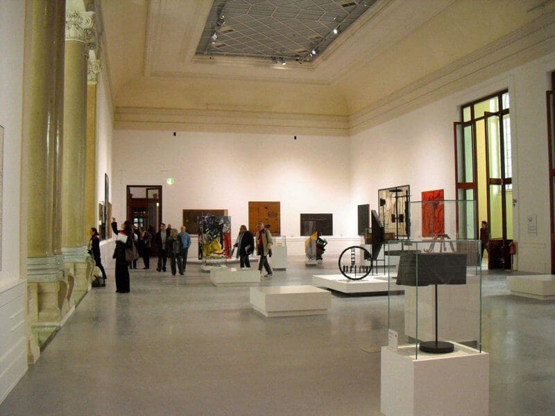Peças expostas na Galeria Nacional de Arte Moderna em Roma Peças expostas na Galeria Nacional de Arte Moderna em Roma