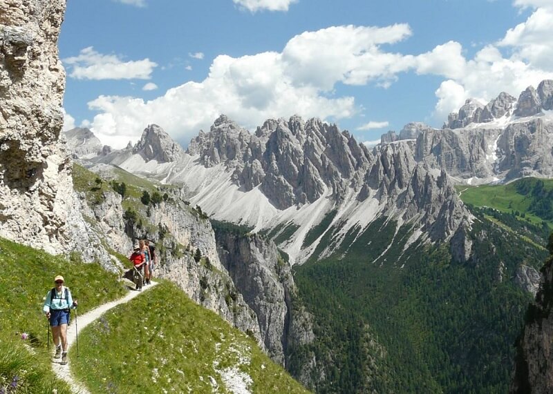 Trilha nas Dolomitas Trilha nas Dolomitas
