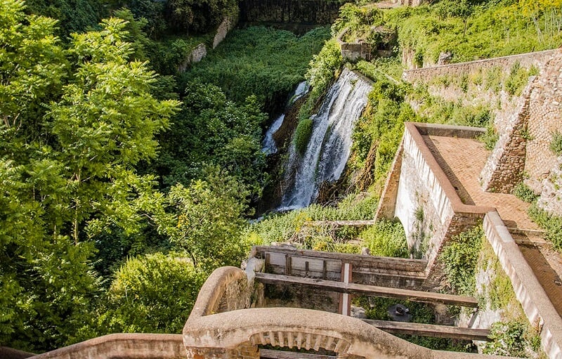 Queda de água na Villa Gregoriana Queda de água na Villa Gregoriana